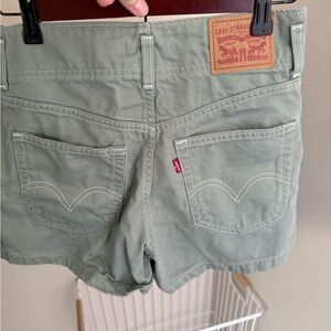 Levi's Women's Green mom shorts